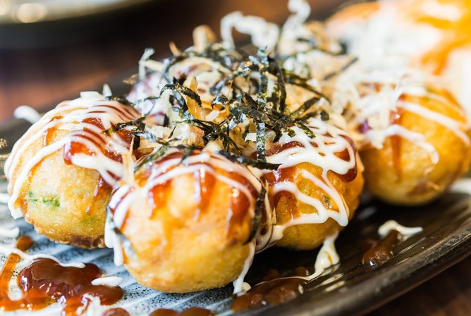 Takoyaki – Bánh Bạch Tuột – Món Ăn Nổi Tiếng Ở Osaka